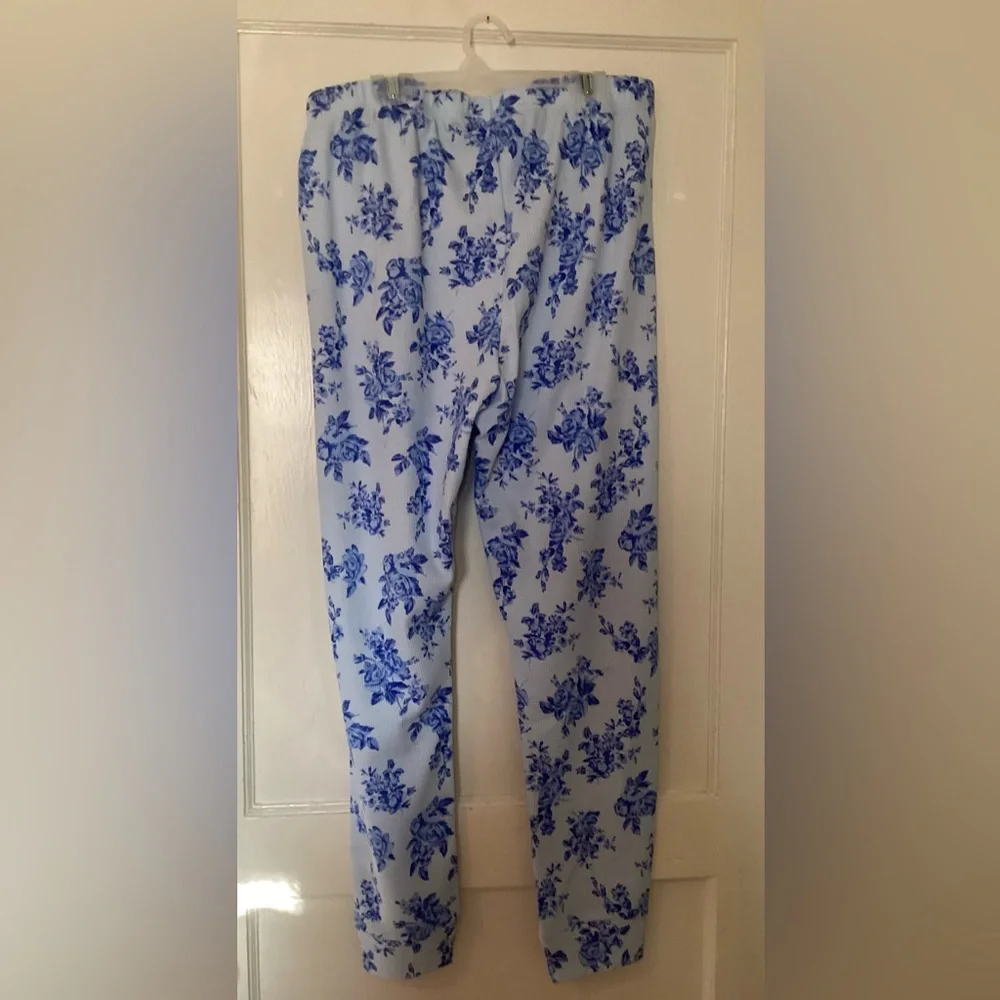 Women’s Floral Thermal Pajama Set Large - Picture 4 of 7